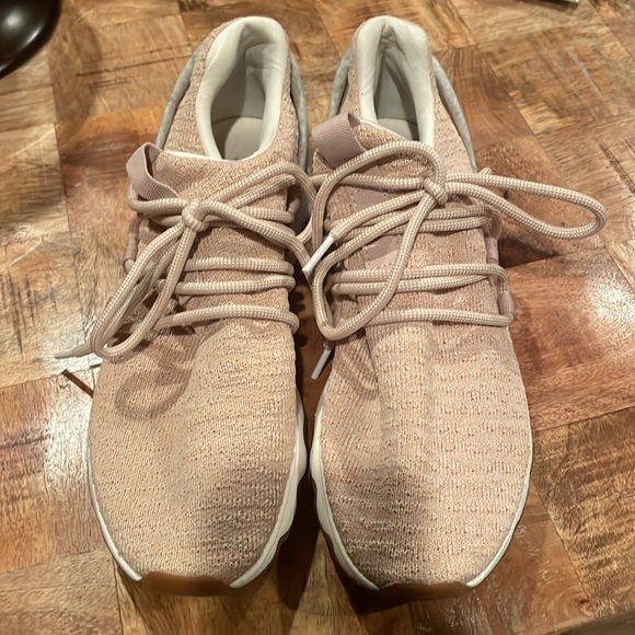 Sorel Women’s Shoes - Light pink with gray on the back. - Picture 2 of 5